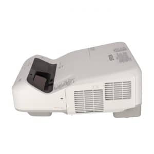 Projektoriaus - EPSON EB-S SERIJA ULTRA SHORT nuoma(3300lumenų;paskirtis: prezentacija itin mažoje patalpoje, foto/video peržiūra.